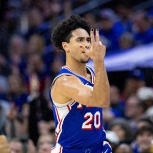 开云最新网址-从冠军中锋到流浪汉！仅一夜，7大交易官宣，诞生3大赢家3个输家